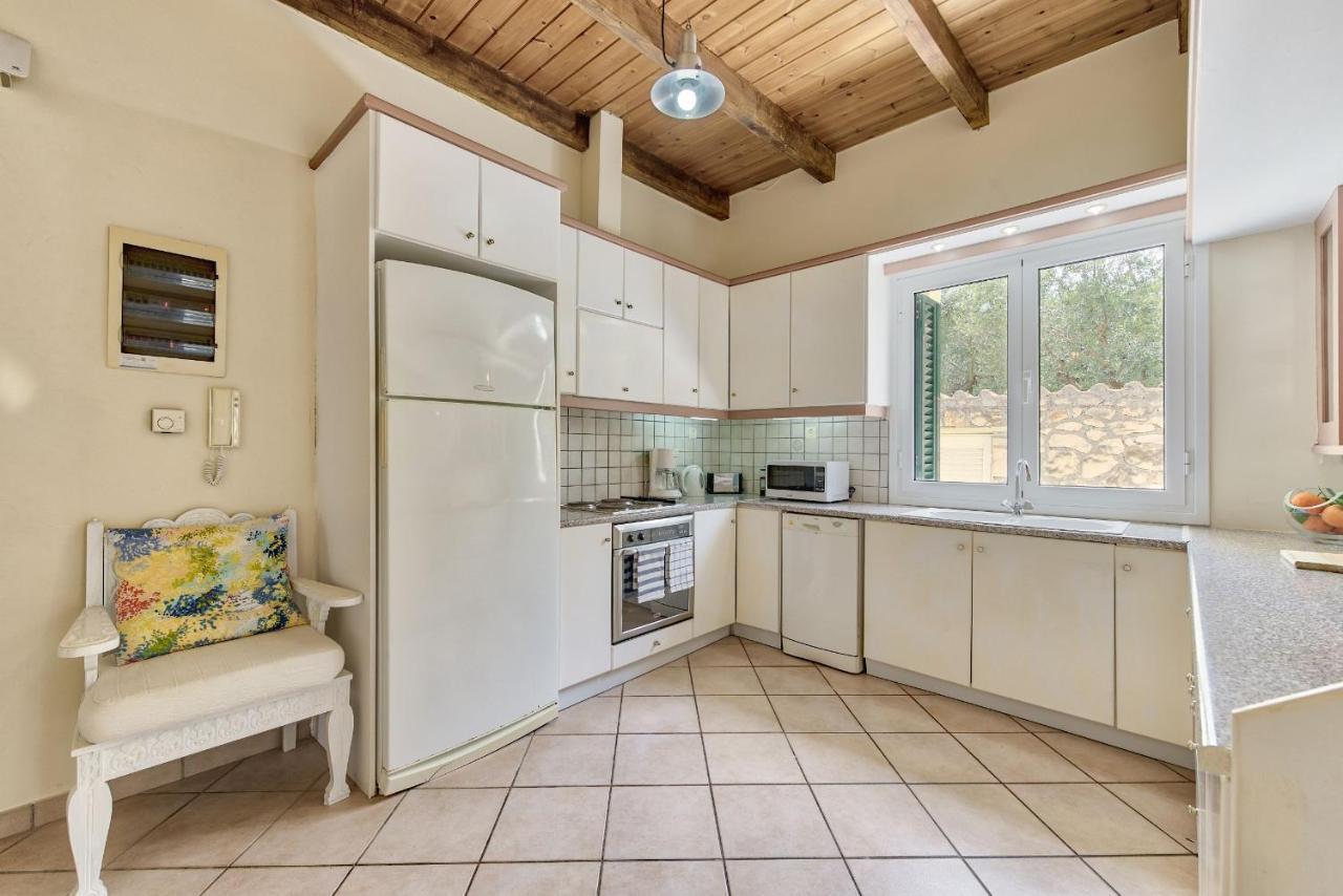 Olivegrove Villa - Nestled In Olive Trees With Private Pool, By Zantewize ตรากากิ ภายนอก รูปภาพ